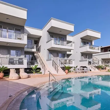 New Crete In Coast W/pool דירה